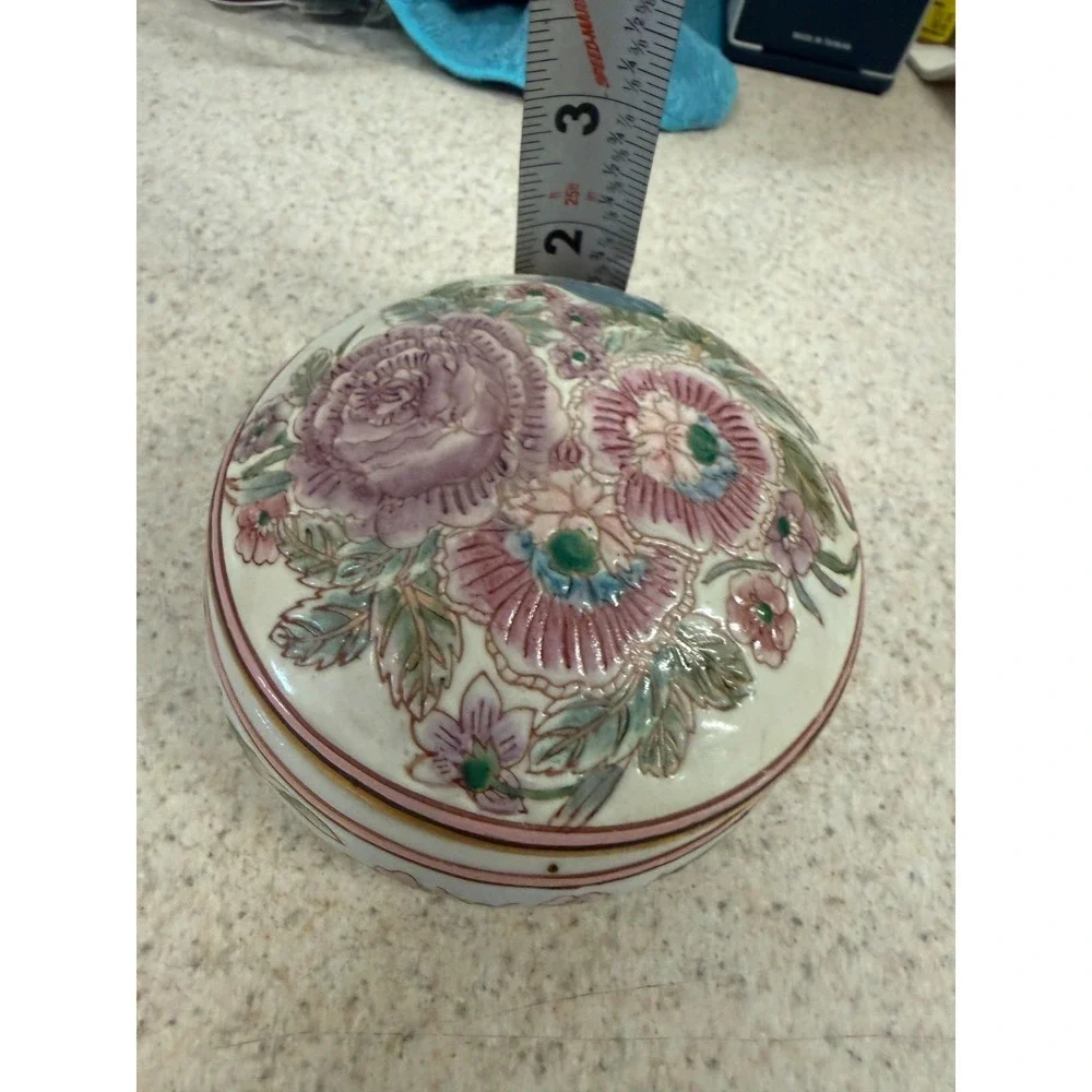 Vtg Floral Ceramic Trinket Box Hand Painted Taiwan Round Jewel coquette cottage